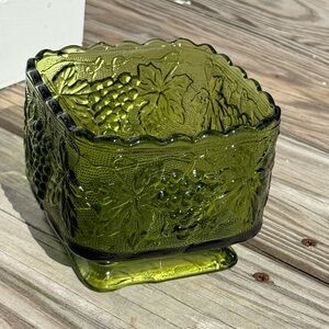 Anchor Hocking Square Green Glass Vintage Candy Dish Bowl Grapes and Leaves